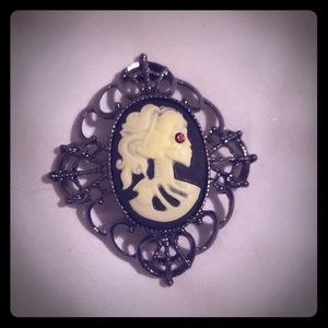 🦇Gothic style metal brooch pin